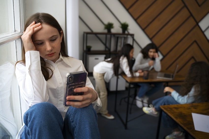 Mental Health Risks of Social Media Addiction